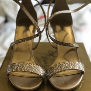 Darriaf Champagne Met Heels